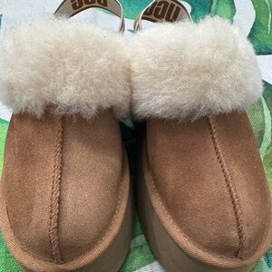 Ugg Platform Slipper with Back Strap Size 8